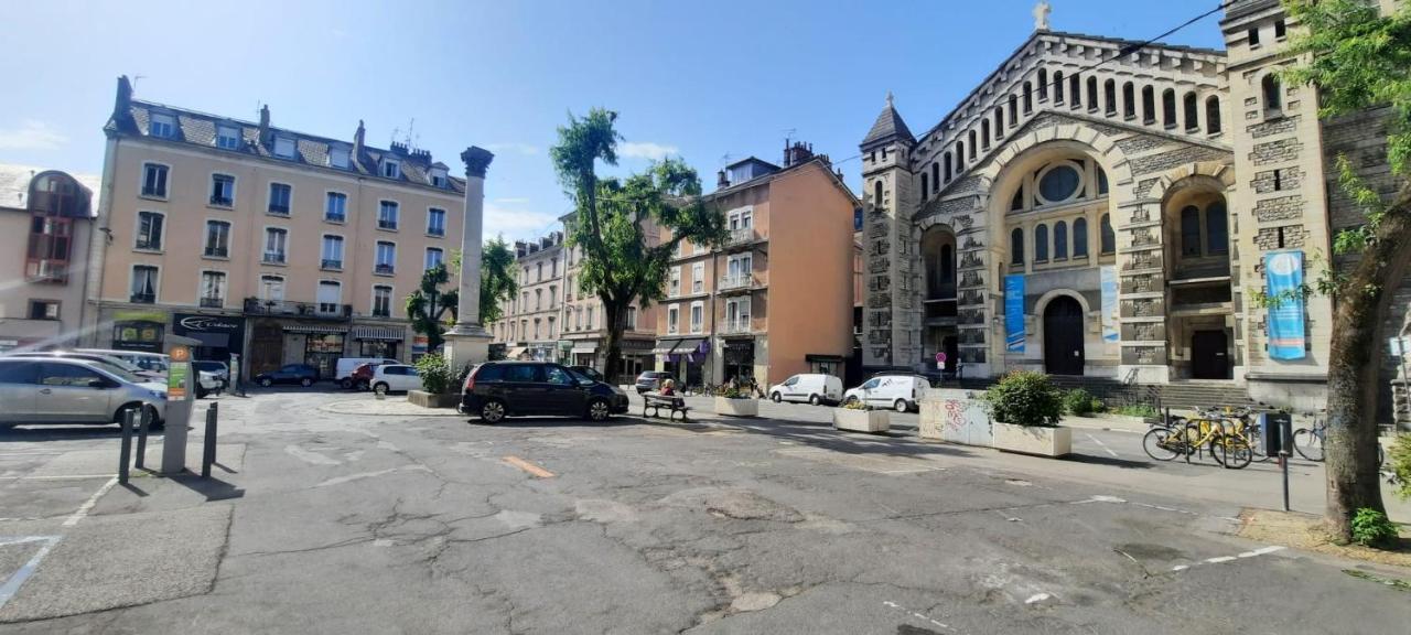 Cosy And Calm In Grenoble City Heart With Free And Large Parking Q-Park Chavant Buitenkant foto